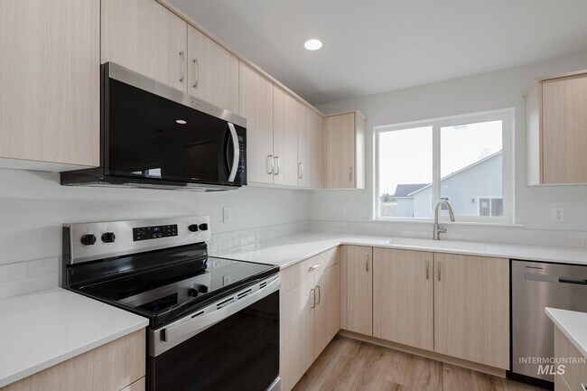 9109 W Violet St, Nampa, ID 83687 - photo 4