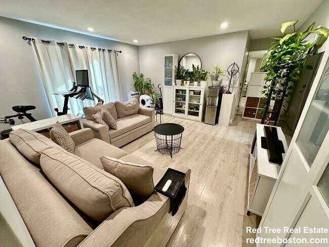 127 Eliot St unit 3, Chestnut Hill, MA 02467 - photo 2