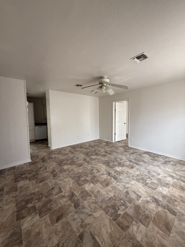 404 E 9th St, Bishop, TX 78343