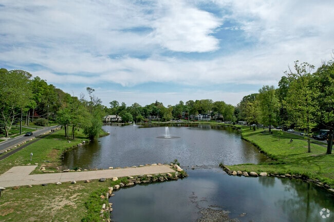 About Rochelle Heights | Schools, Demographics, Things to Do - Homes.com