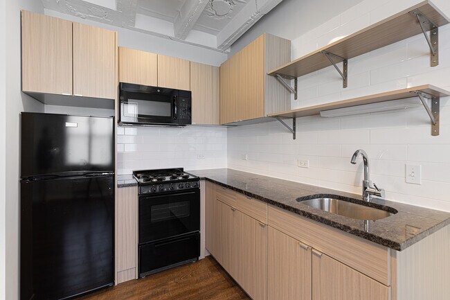 5722 N Winthrop Ave unit 408, Chicago, IL 60660 - photo 3