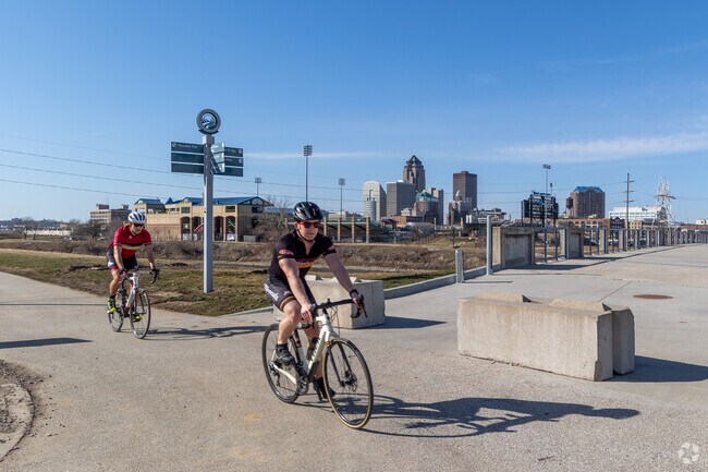 Meredith Trail is one of many bike trails in Indianola Hills.