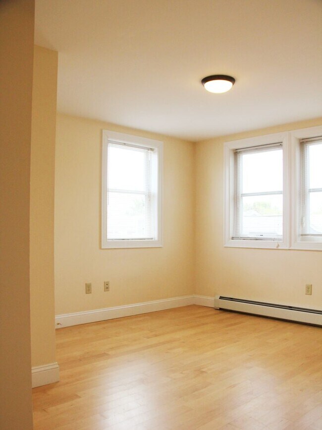 158 North St unit F, Burlington, VT 05401 - photo 2