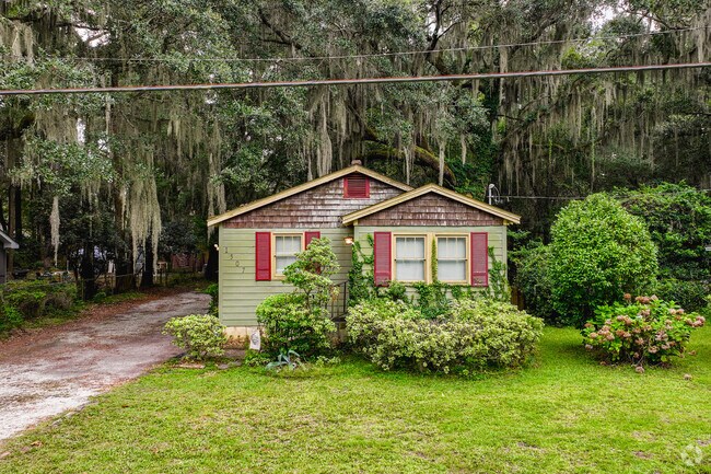 Historic cottages are also in the real estate collection of Cresthill.