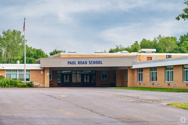 Paul Road School has a student to teacher ratio of 14 to 1.