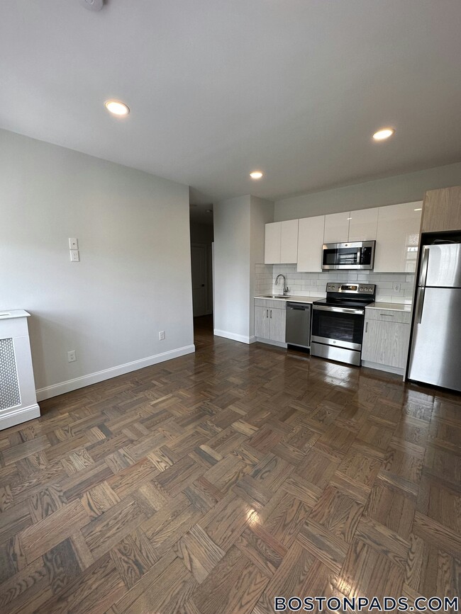 28 Queensberry St Unit 15, Boston, MA 02215