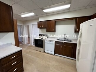 4 Bellevue St Unit 1, Winslow, ME 04901