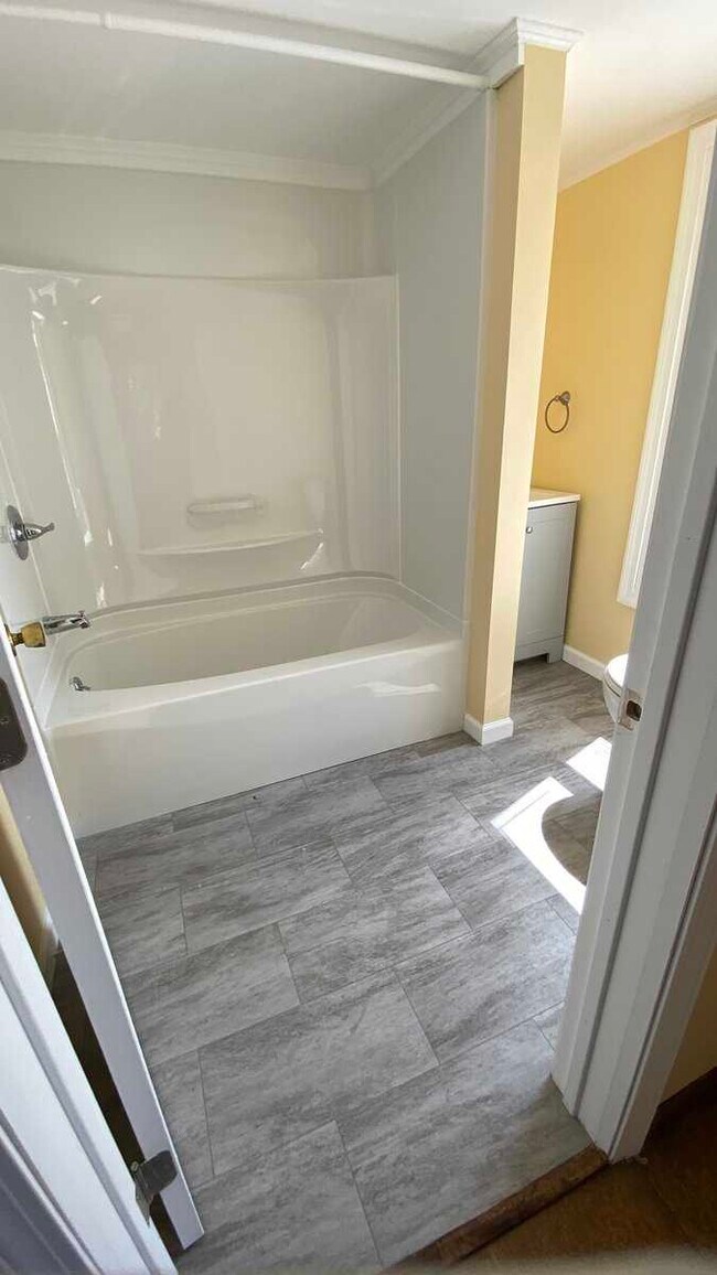 6 Hill Ave unit 2, Easthampton, MA 01027 - photo 7