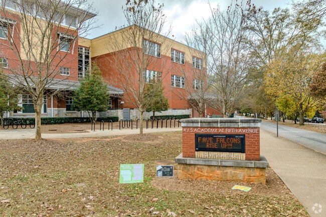 Fifth Avenue Upper Elementary School Scores an A according to Niche.