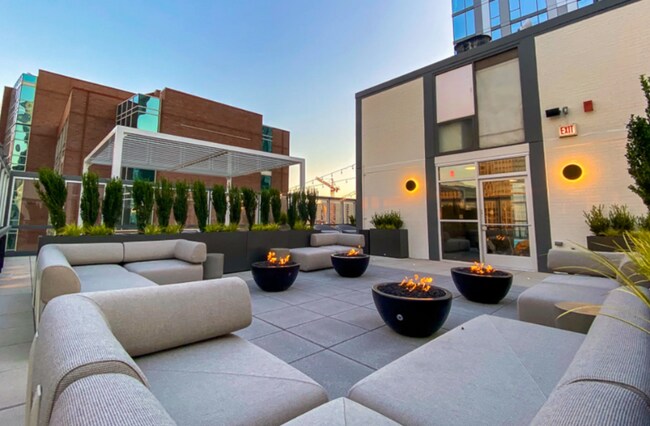 11 E Chestnut St, Chicago, IL 60611 - photo 7