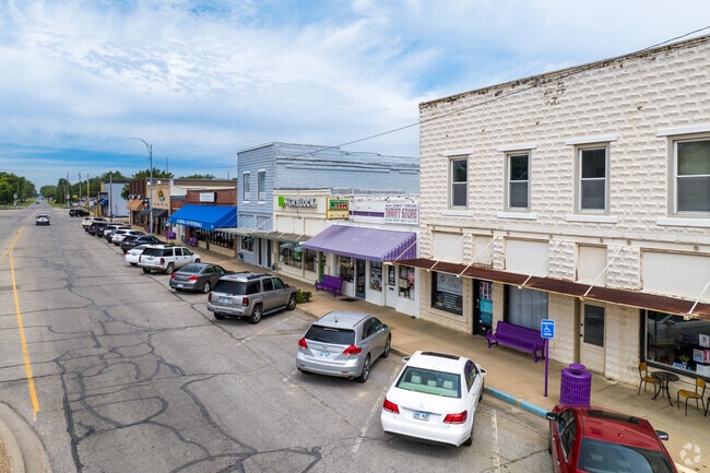 Main Street offers plenty of shopping and eating experiences in Valley Center.