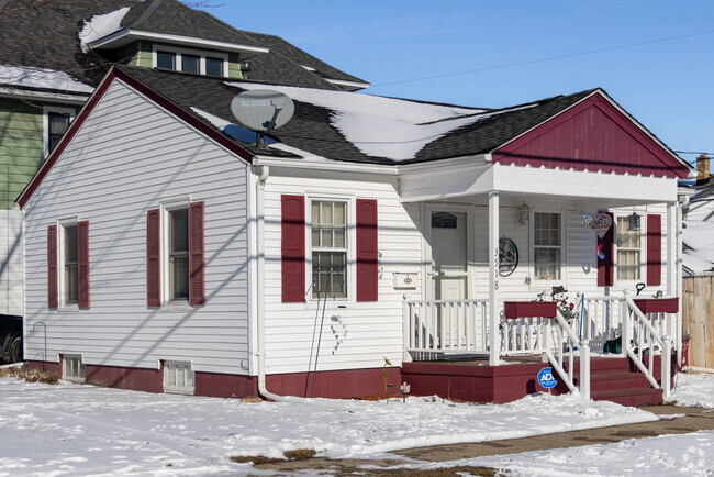 Ranch style homes are common on the residential streets of Roosevelt.