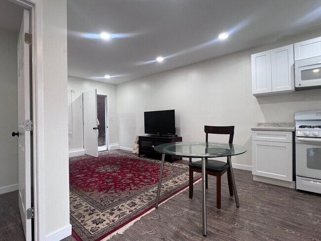 1367 W 12th St unit B, San Pedro, CA 90732 - photo 3