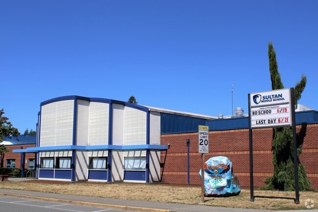 With a C grade from Niche, Sultan Middle School serves the local Snohomish area.