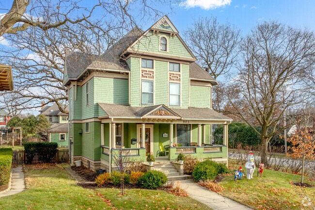 A number of Queen Anne homes can be found in Northeast Elgin.