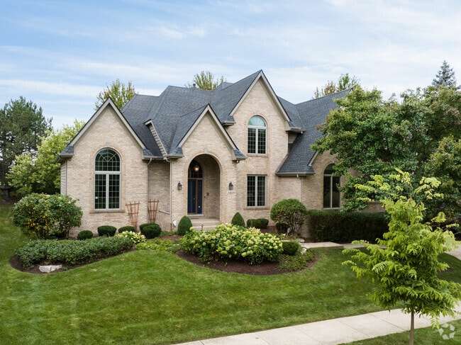 Custom land grading on certain lots makes each block in Eola Yards unique and exciting.