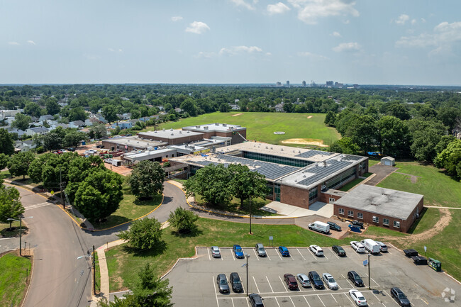 Thomas Jefferson Middle School is a well rated public school in Edison, NJ.