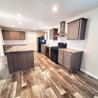 8027 Harbour Dr, Fair Haven, MI 48023