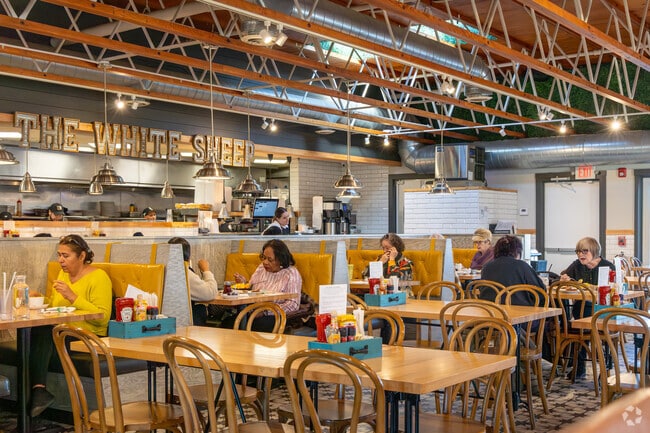 Fine dining is plentiful near Silver Lake North.