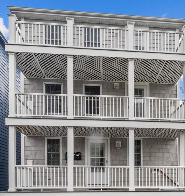 11 Siegel St unit 1, Bristol, RI 02809 - photo 2
