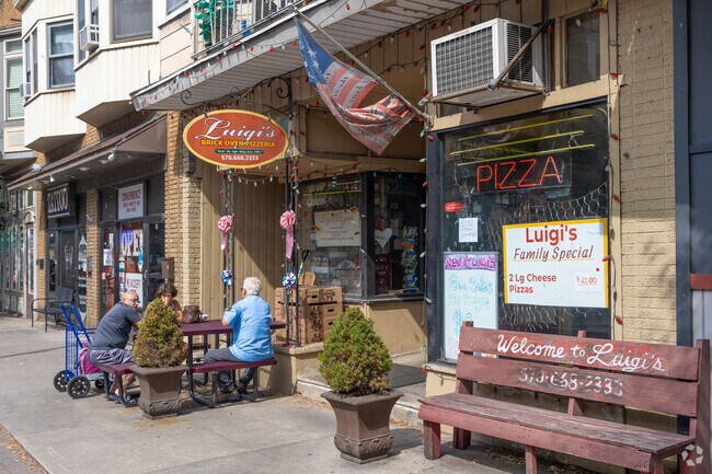 Luigi's Pizza offers outdoor dining in Tamaqua.