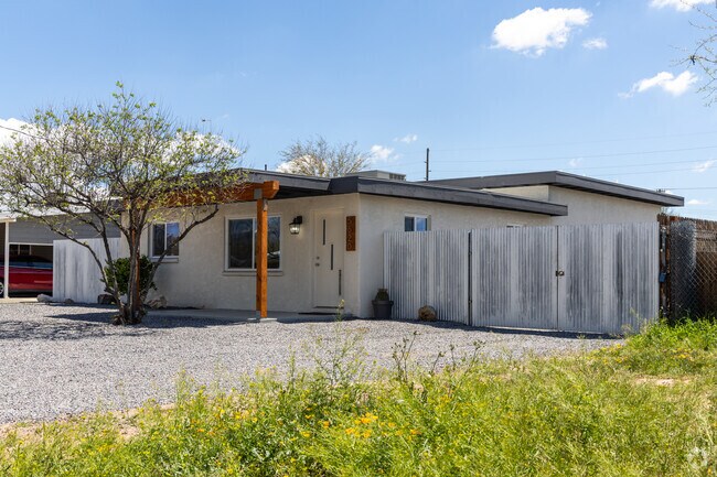 Stucco bungalows homes are common in Harlan Heights.