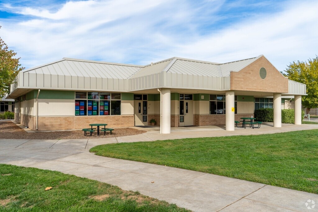 Buckeye Union Mandarin IC School serves students in the El Dorado Hills community.