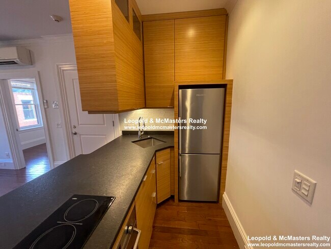 103 Myrtle St unit 7, Boston, MA 02114 - photo 2