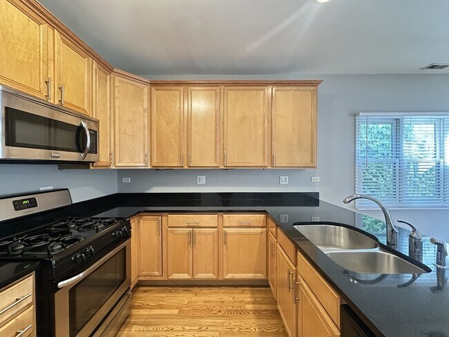 724 N Willard Ct unit M01H, Chicago, IL 60642 - photo 3