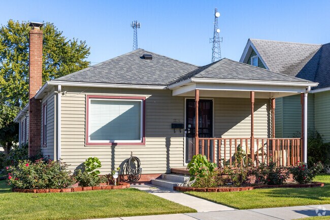 Home styles in Oliver Gateway include Bungalow.