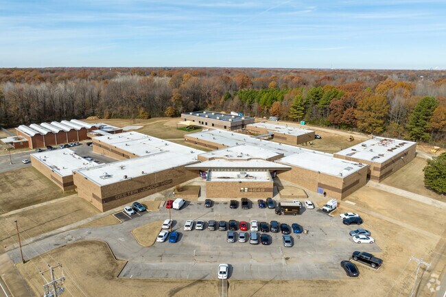 There is ample parking at Geeter School in Memphis.
