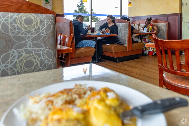 Big Woods Marmion offers great breakfast places like Double Yolk Pancake House.