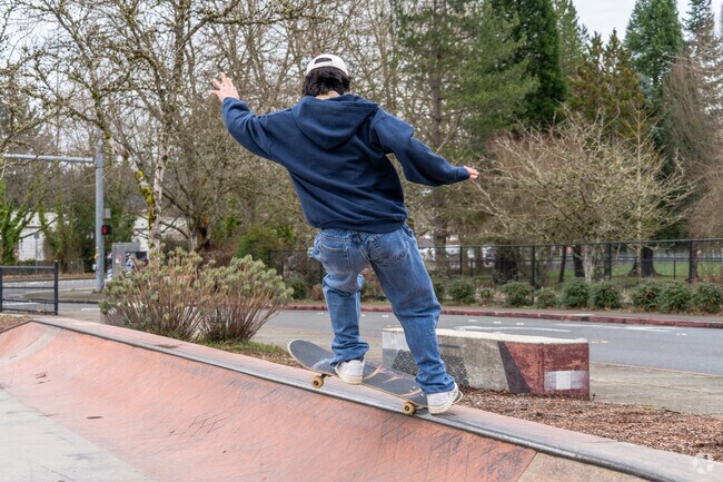 Grab a skateboard and head over to Issaquah Tibbetts Valley Skatepark near North Issaquah.