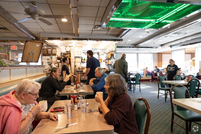 Halfmoon Diner also has plenty of table service to sit back and relax in Halfmoon, NY.