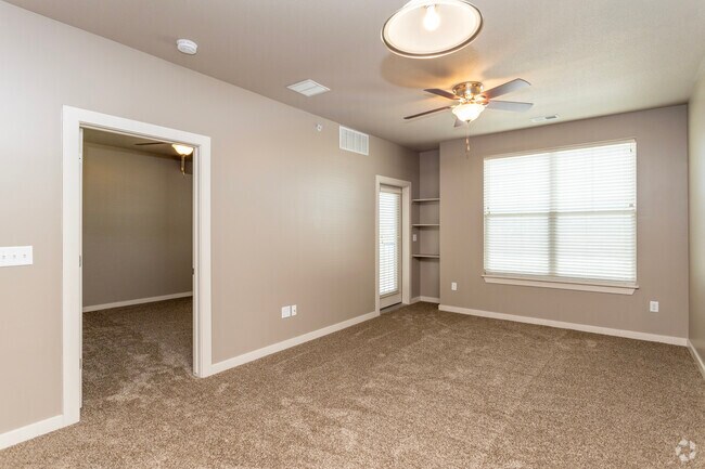 Shadow Lake Square, Papillion, NE 68046 - photo 2