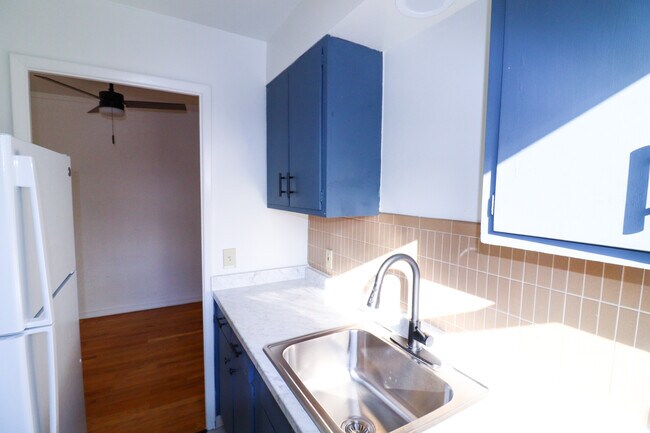 1954 Rockland Ave unit 4, Cincinnati, OH 45230 - photo 3