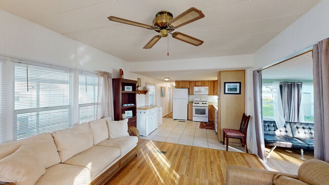 12315 US Highway 441 unit 28, Tavares, FL 32778 - photo 2