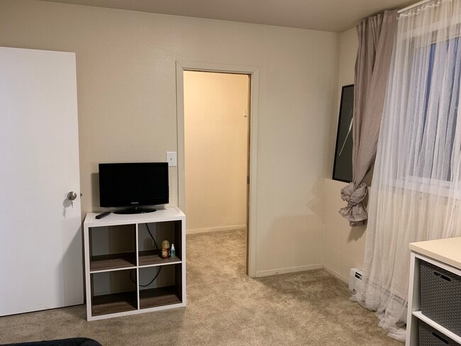 2536 Forest Park Dr unit 1-2, Anchorage, AK 99517 - photo 3