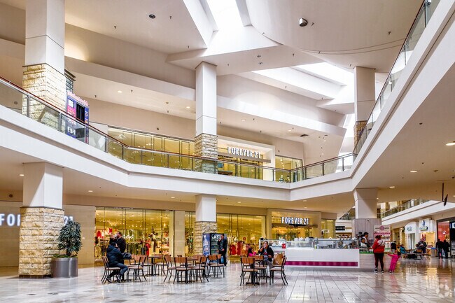 Clackamas Towne Center offer great opportunities for shopping and entertainment.