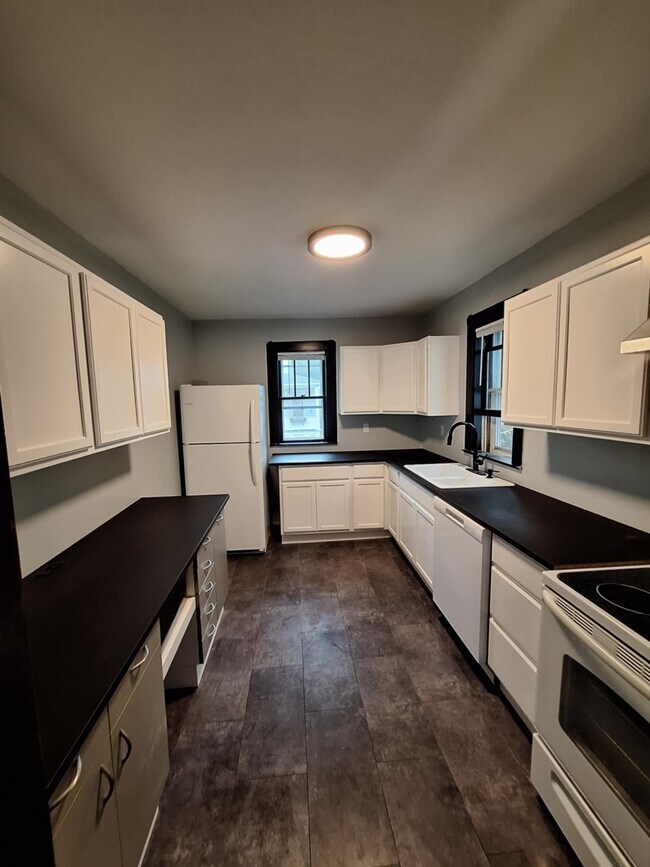 20 Leandre St Unit 1, Manchester, NH 03102
