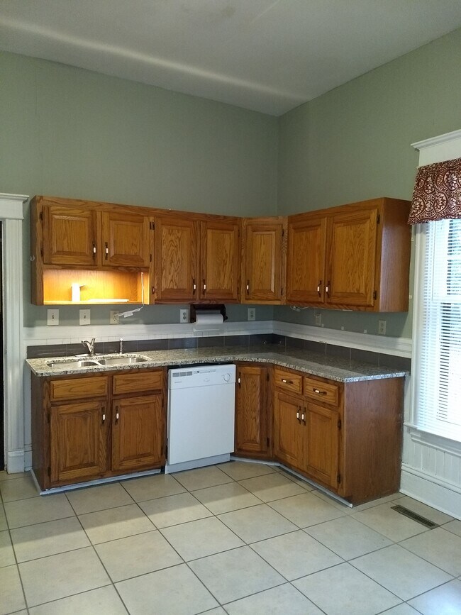 309 W Council St, Salisbury, NC 28144 - photo 2