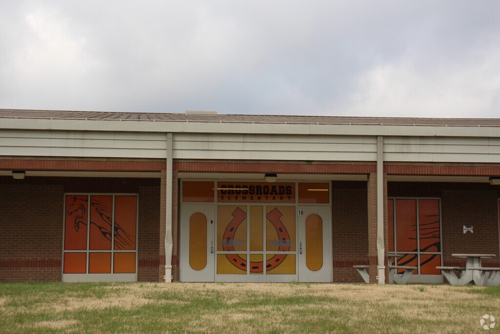 Crossroads Elementary School provides education in the neighborhood of 
Mount Washington.