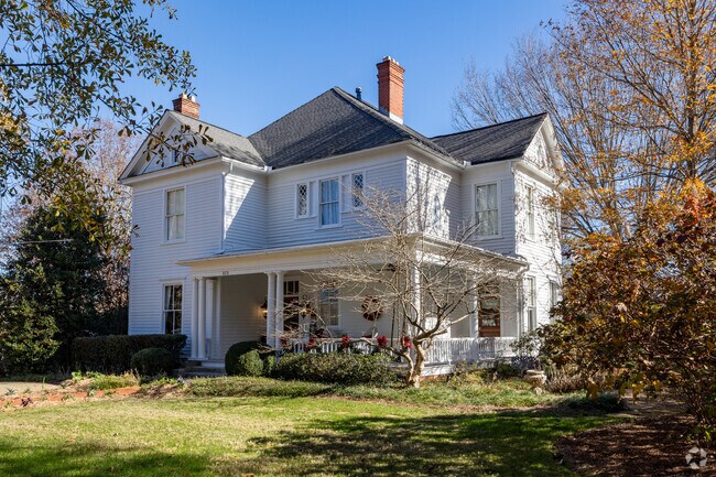 There is another beautiful old private home located in downtown Rowell, Georgia.