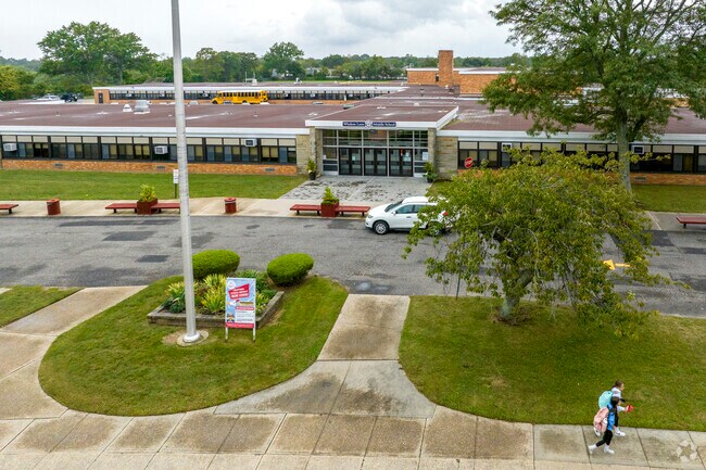 Wisdom Lane Middle School in Levittown has 776 students in grades 6-8 with a ratio of 11 to 1.