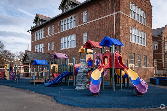 Buder School has a student-teacher ratio of 12 to 1.