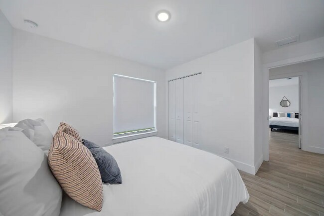 509 Lilac Ct, West Palm Beach, FL 33407 - photo 7