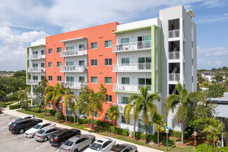 3800 Crystal Lake Dr, Deerfield Beach, FL 33064