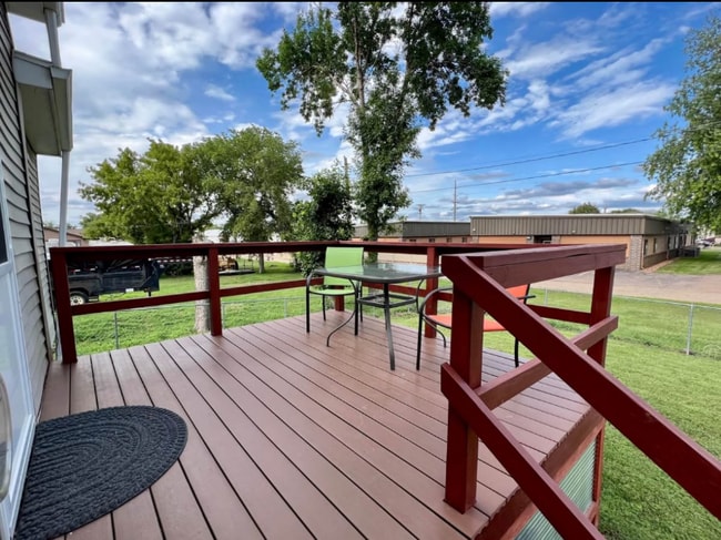 1006 S Rowley St, Mitchell, SD 57301 - photo 2
