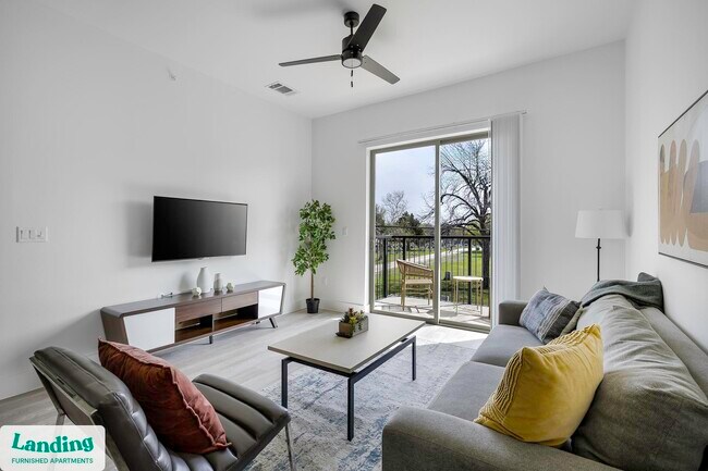 650 E Sycamore St unit 3205, Denton, TX 76201 - photo 2