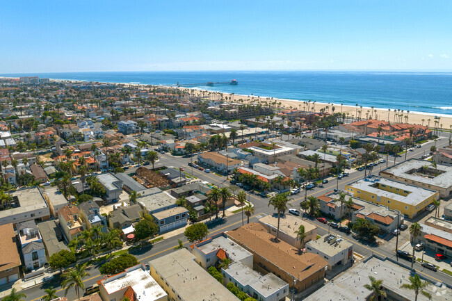 About Downtown Huntington Beach | Schools, Demographics, Things to Do -  Homes.com